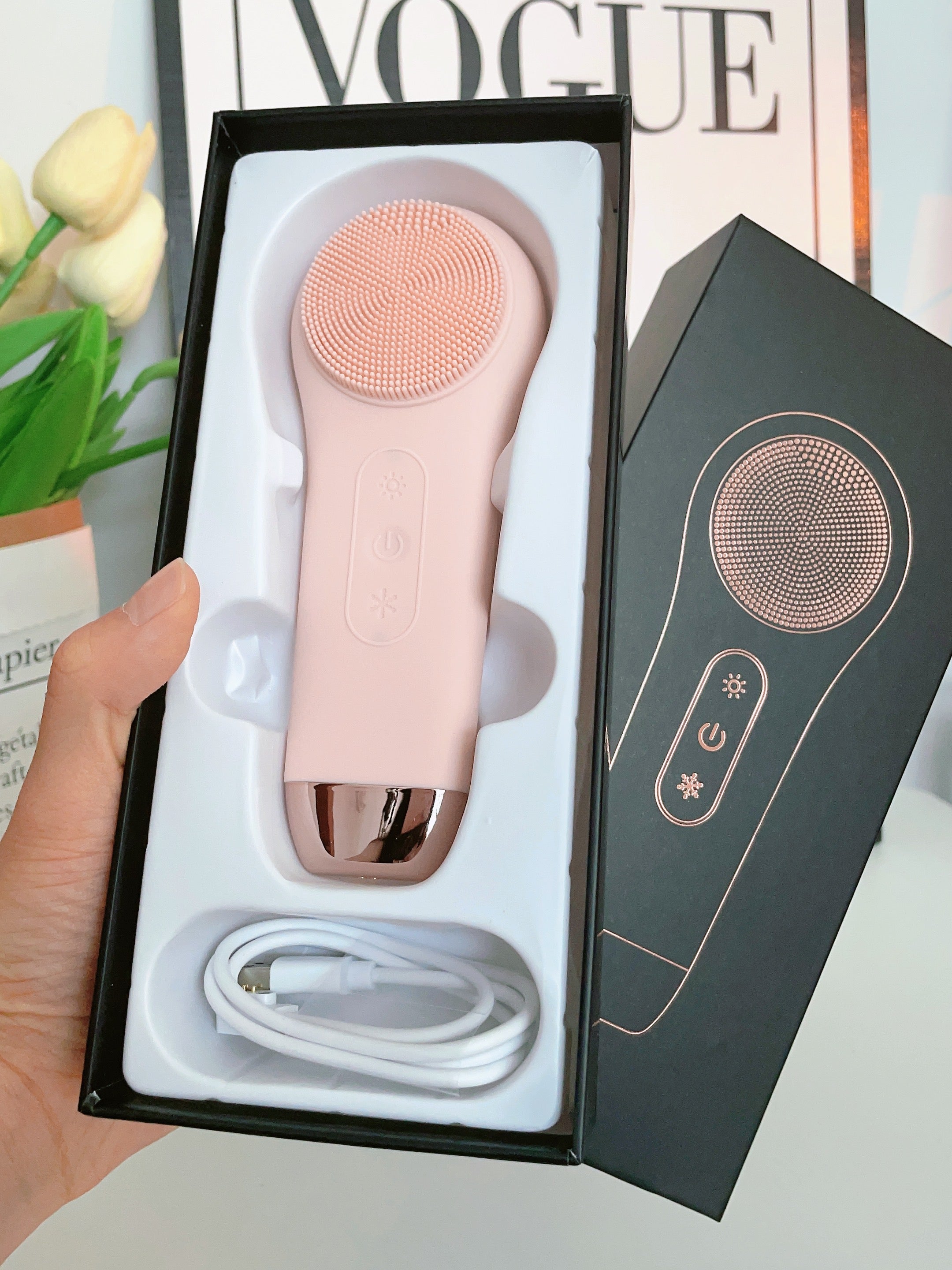 Red and blue light cold and hot compress introduction facial cleanser